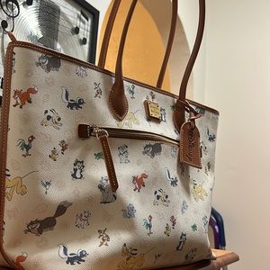 Dooney and Bourke, Disney critters, cruise collection large tote perfect cons